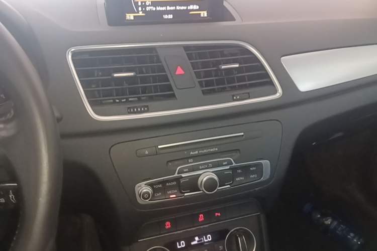 Used Audi Q3 2016 35 TFSI Fashion Model Audio And AC Panel