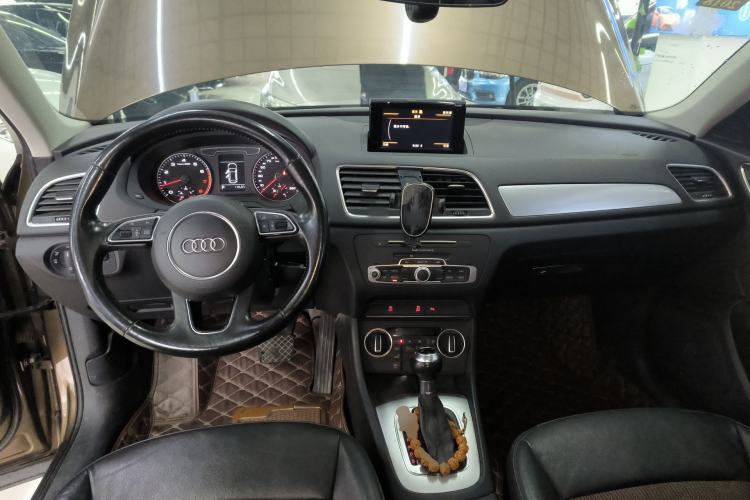 Used Audi Q3 2016 30 TFSI Fashion Model Center Console
