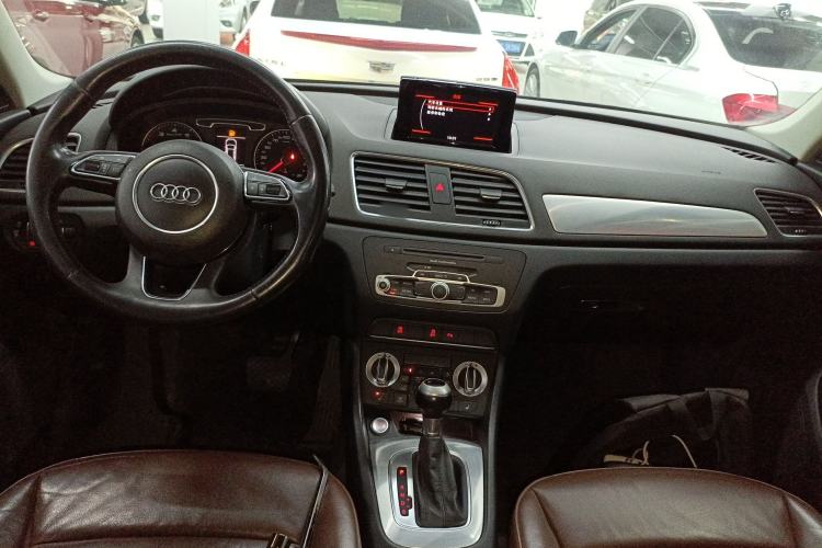 Used Audi Q3 2016 35 TFSI Collection Edition Comfort Model Center Console