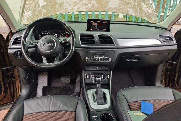 Used Audi Q3 2016 30 TFSI Fashion Model Center Console
