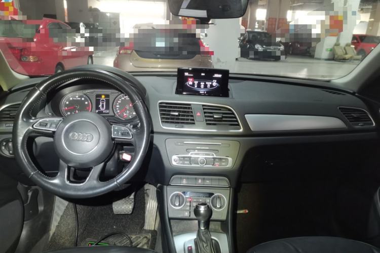 Used Audi Q3 2016 30 TFSI Fashion Model Center Console