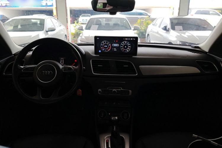 Used Audi Q3 2016 30 TFSI Fashion Model Center Console