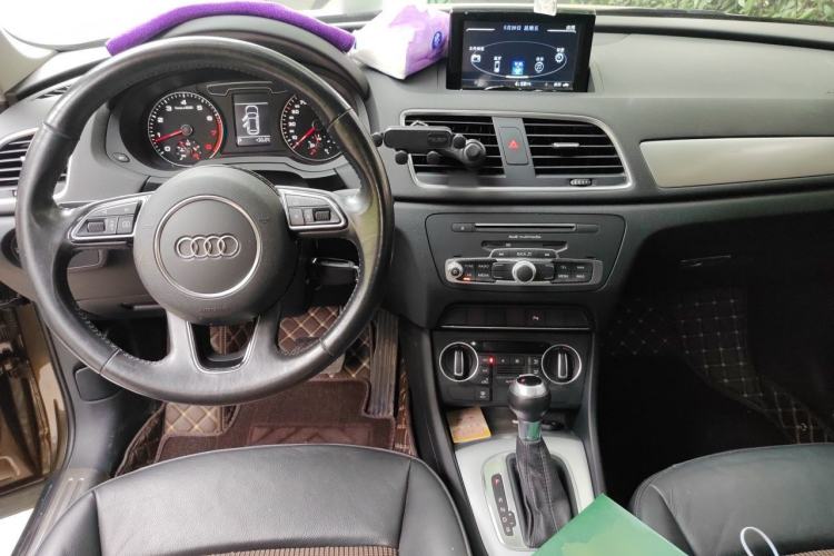 Used Audi Q3 2016 35 TFSI Fashion Model Center Console