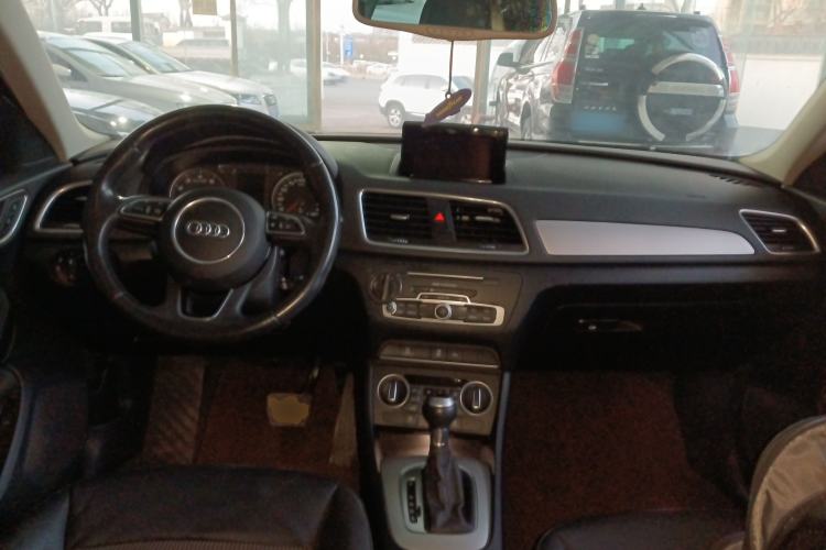Used Audi Q3 2016 30 TFSI Fashion Model Center Console