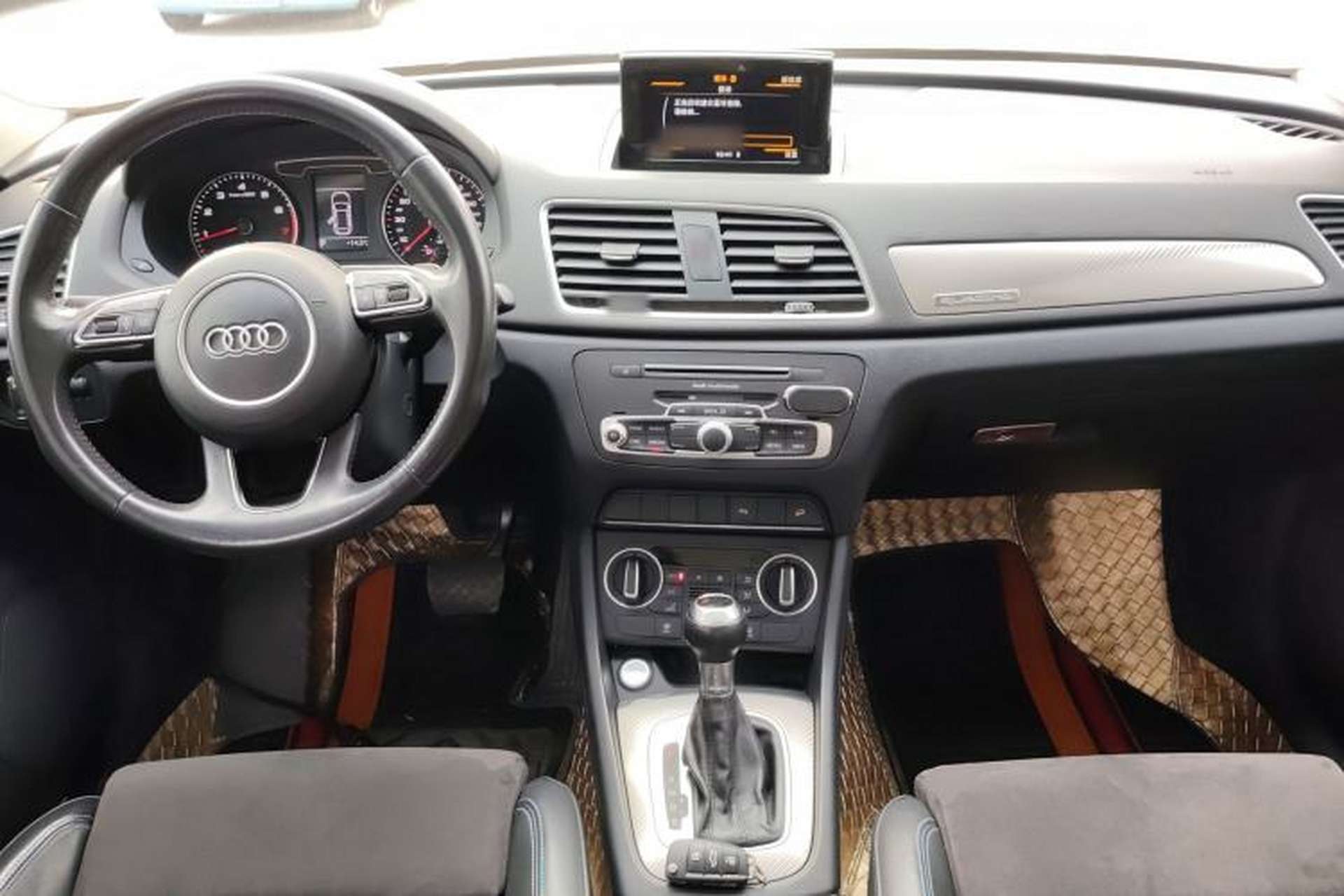 Used Audi Q3 2016 40 TFSI quattro all-wheel-drive sport model Center Console
