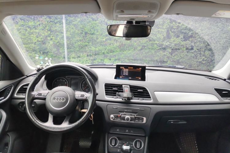 Used Audi Q3 2016 30 TFSI Fashion Model Center Console