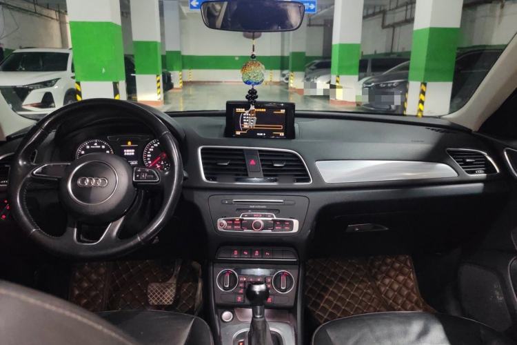 Used Audi Q3 2016 30 TFSI Fashion Model Center Console