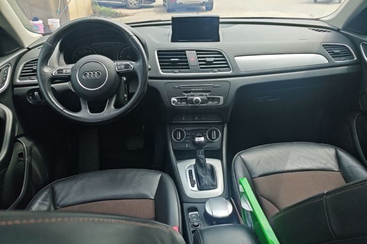 Used Audi Q3 2016 30 TFSI Fashion Model Center Console