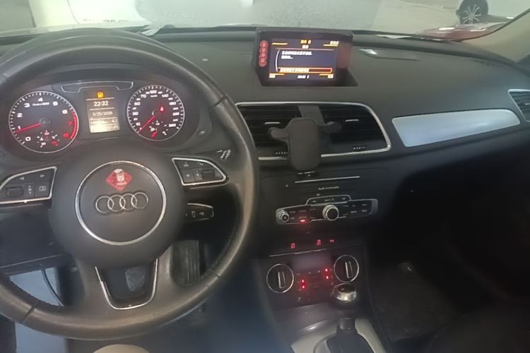 Used Audi Q3 2016 35 TFSI Fashion Model Center Console