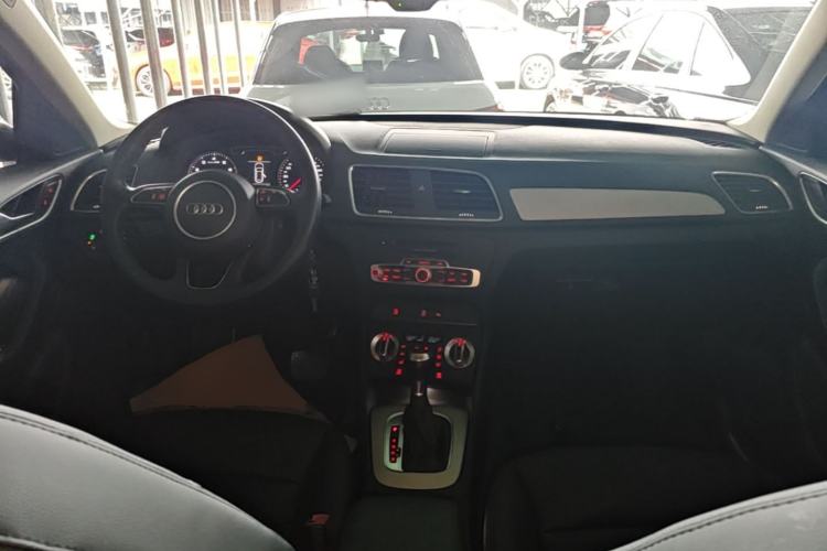 Used Audi Q3 2016 35 TFSI Collection Edition Intelligent Model Center Console