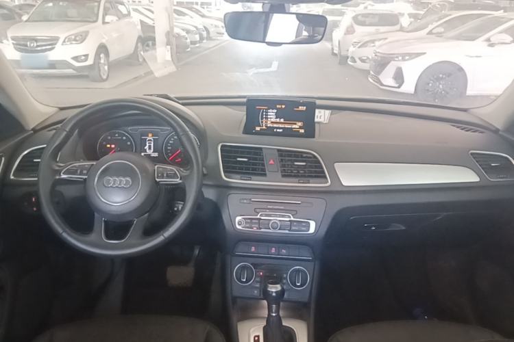 Used Audi Q3 2016 35 TFSI Fashion Model Center Console