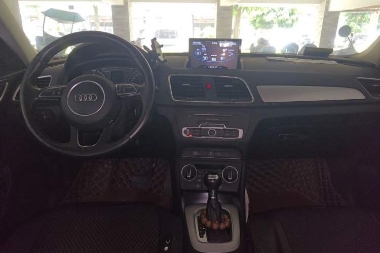 Used Audi Q3 2016 30 TFSI Fashion Model Center Console