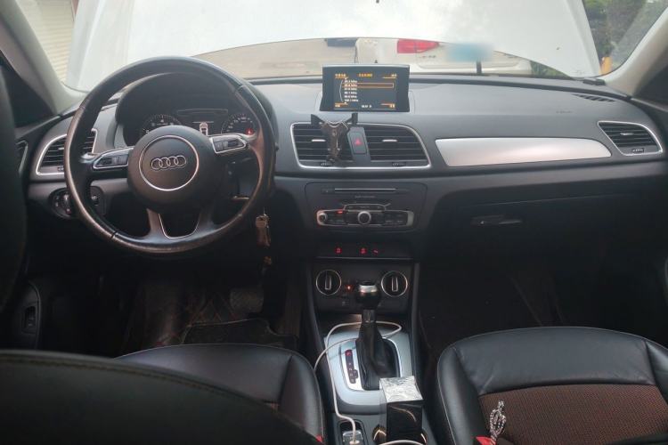 Used Audi Q3 2016 30 TFSI Fashion Model Center Console