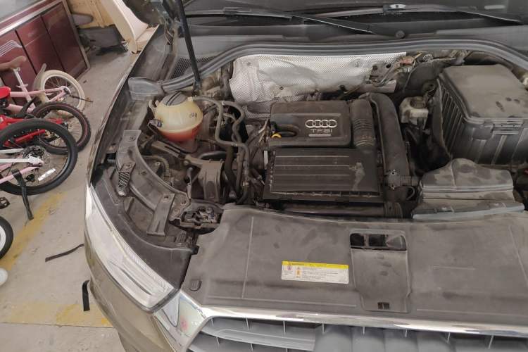 Used Audi Q3 2016 30 TFSI Fashion Model Engine Bay Right