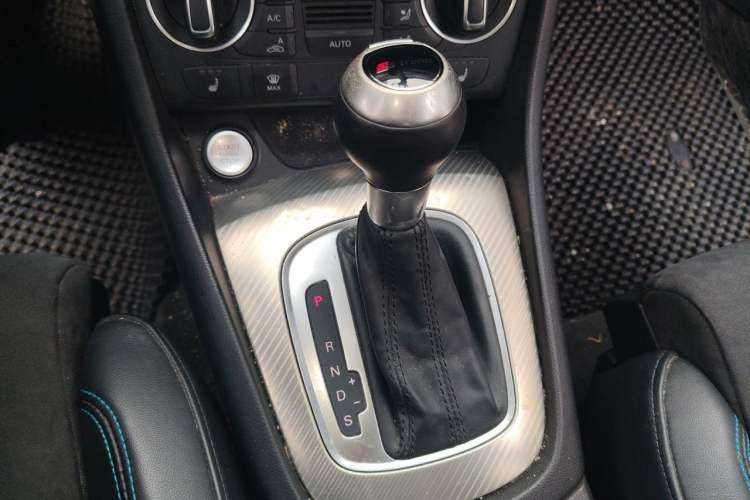 Used Audi Q3 2016 40 TFSI quattro all-wheel drive style model Gear Lever