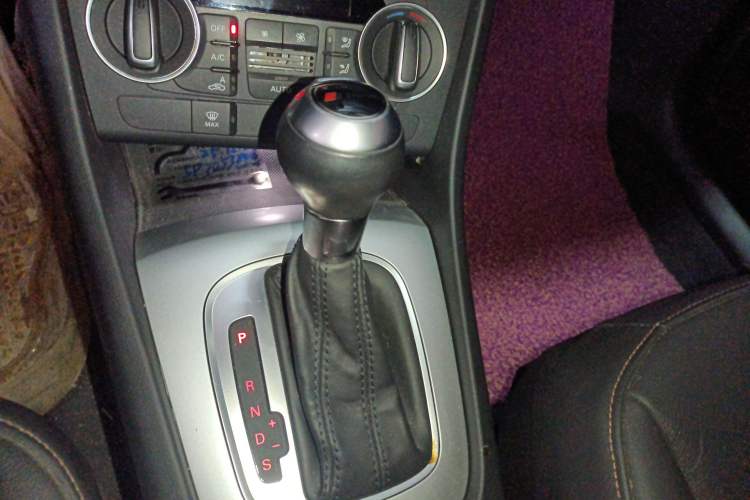 Used Audi Q3 2016 30 TFSI Fashion Model Gear Lever