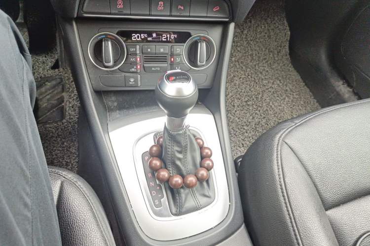 Used Audi Q3 2016 30 TFSI Standard Model Gear Lever