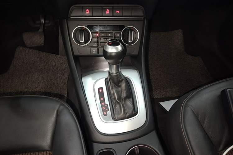 Used Audi Q3 2016 30 TFSI Fashion Model Gear Lever