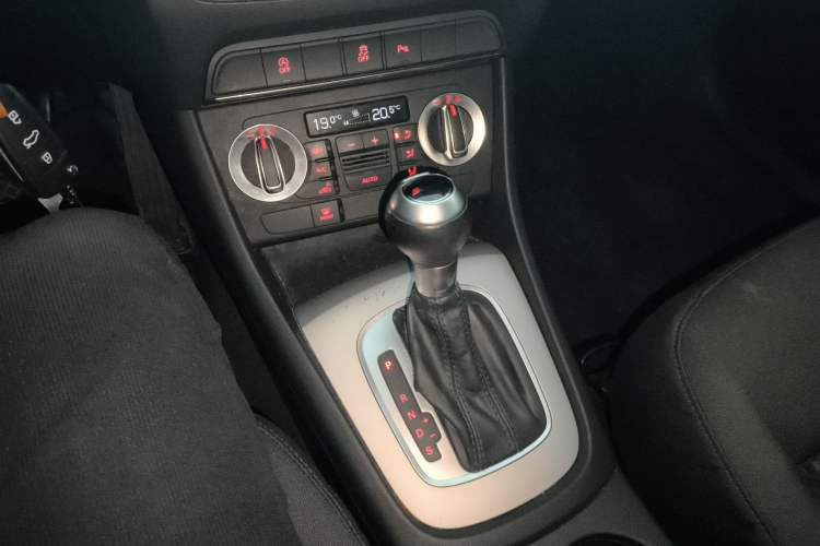 Used Audi Q3 2016 30 TFSI Collector's Edition Intelligent Model Gear Lever