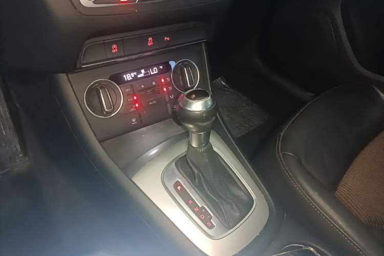 Used Audi Q3 2016 35 TFSI Fashion Model Gear Lever