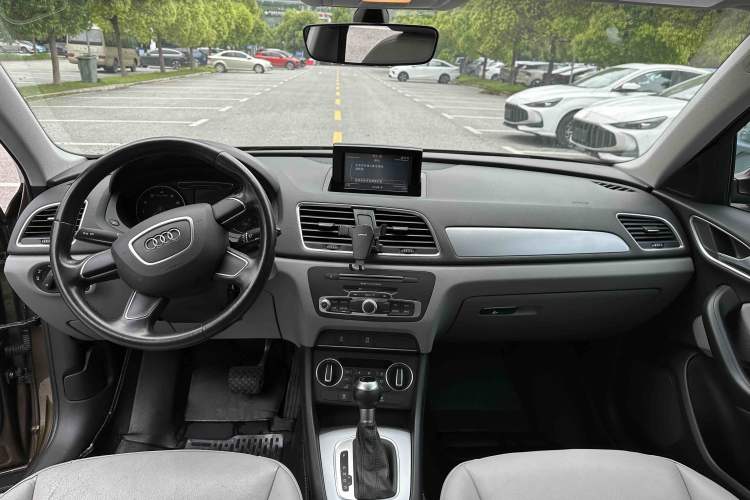 Used Audi Q3 2016 30 TFSI Standard Model Interior 3