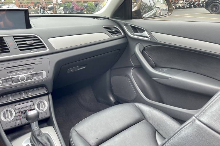 Used Audi Q3 2016 35 TFSI Collection Edition Intelligent Model Interior 8