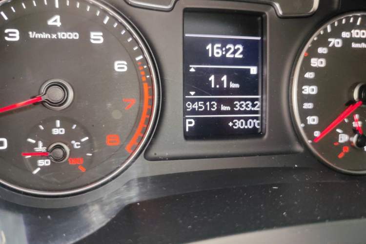 Used Audi Q3 2016 35 TFSI Fashion Model Odometer Close Up