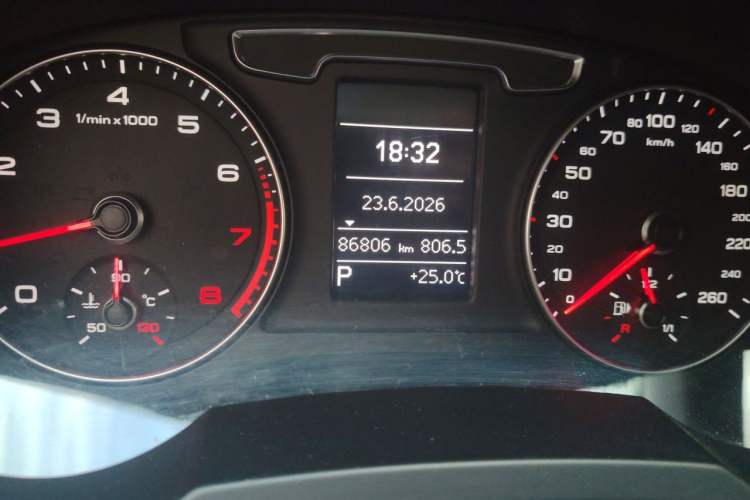 Used Audi Q3 2016 30 TFSI Fashion Model Odometer Close Up