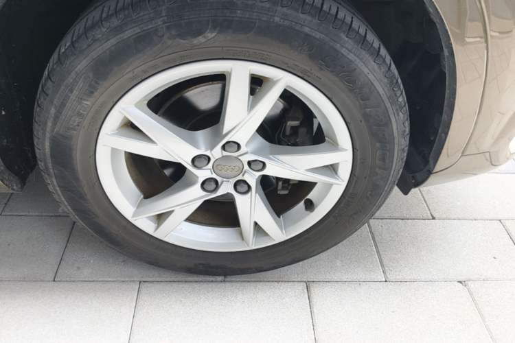 Used Audi Q3 2016 30 TFSI Fashion Model Right Front Wheel Hub