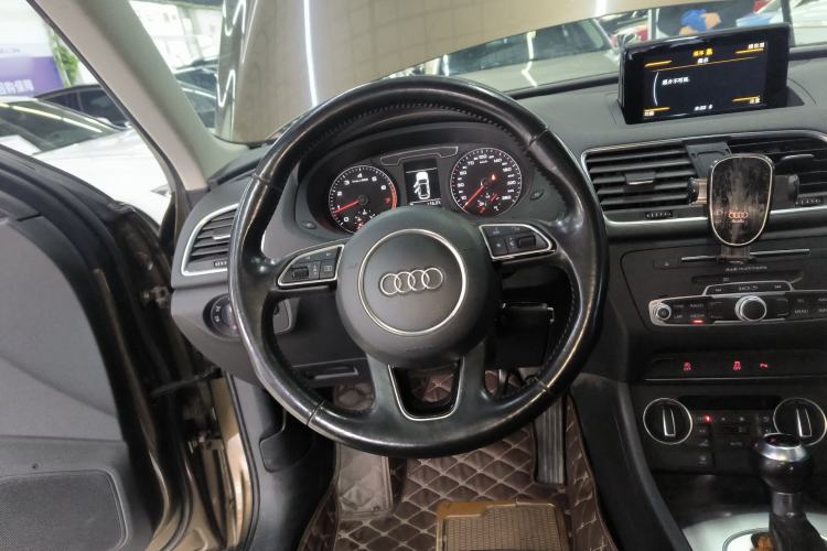 Used Audi Q3 2016 30 TFSI Fashion Model Steering Wheel