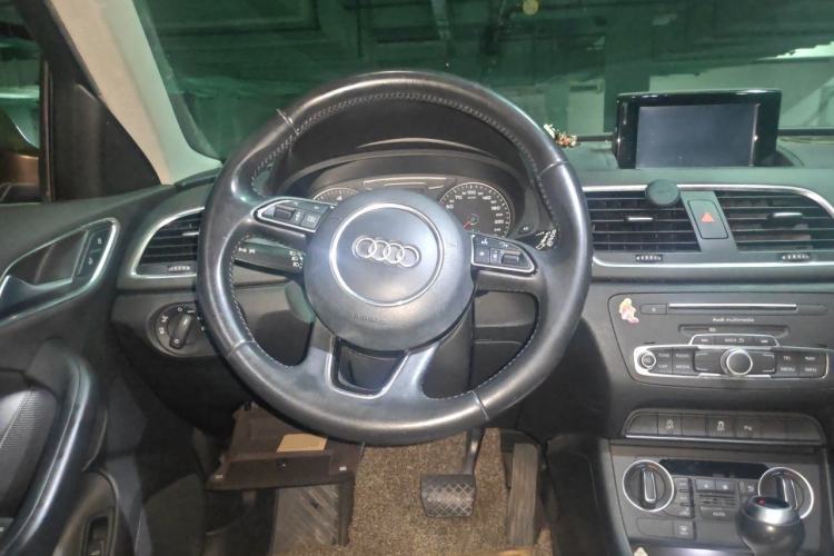 Used Audi Q3 2016 30 TFSI Fashion Model Steering Wheel
