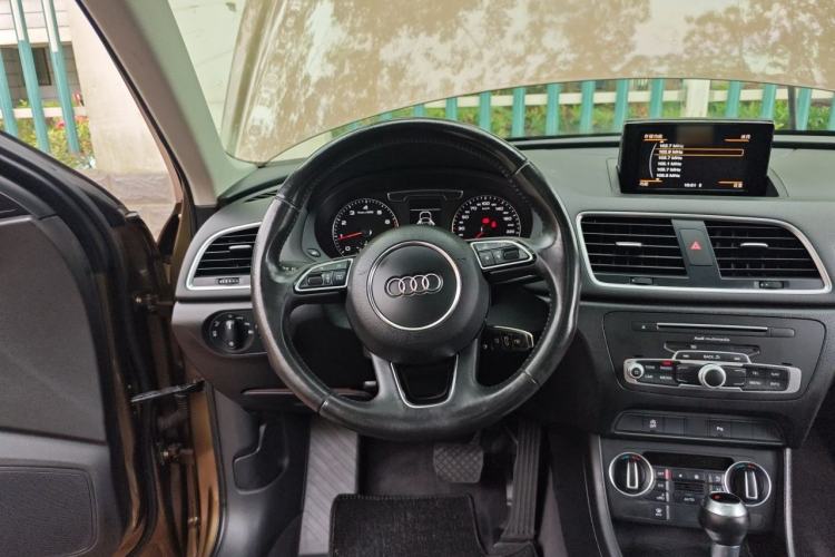 Used Audi Q3 2016 30 TFSI Fashion Model Steering Wheel