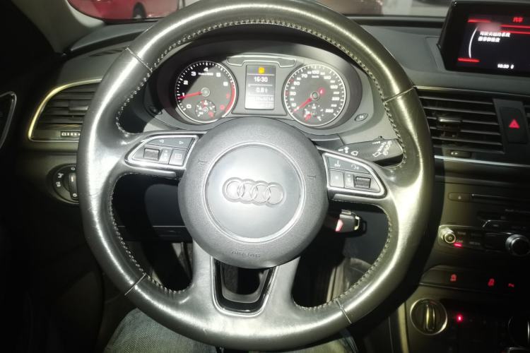 Used Audi Q3 2016 30 TFSI Fashion Model Steering Wheel