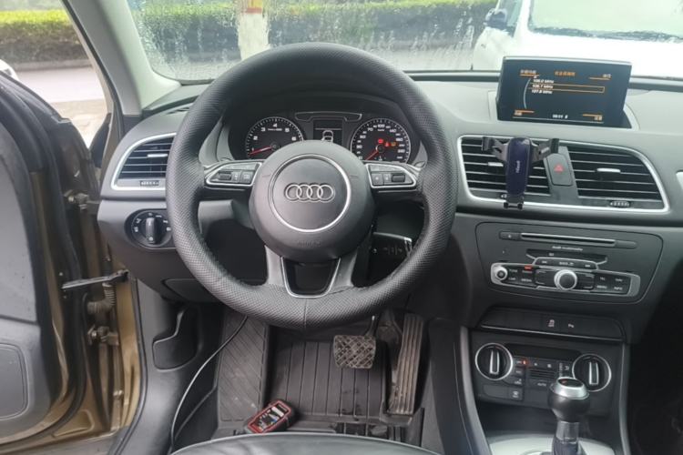 Used Audi Q3 2016 35 TFSI Fashion Model Steering Wheel