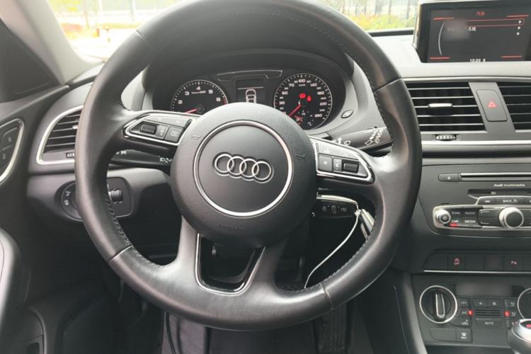 Used Audi Q3 2016 30 TFSI Fashion Model Steering Wheel