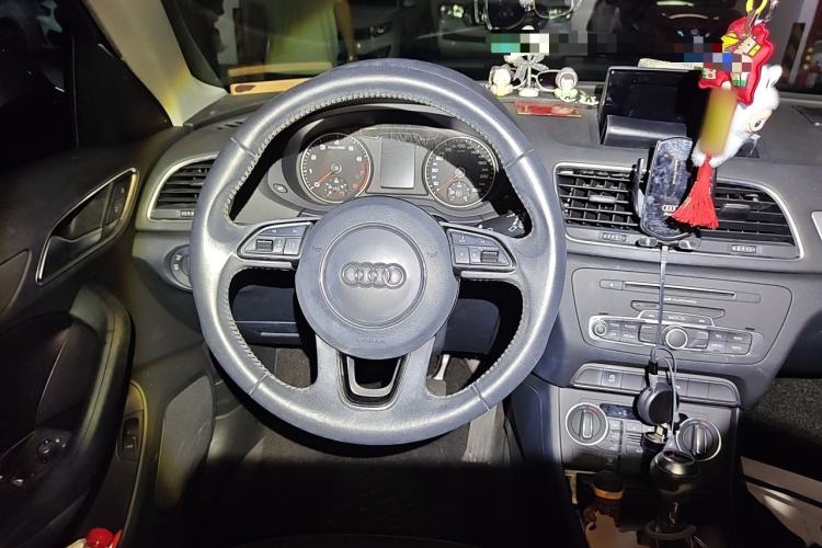 Used Audi Q3 2016 30 TFSI Fashion Model Steering Wheel