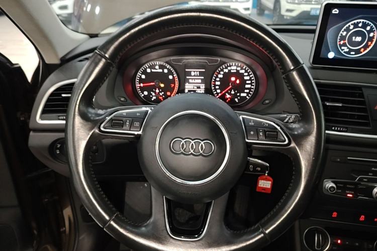 Used Audi Q3 2016 30 TFSI Fashion Model Steering Wheel