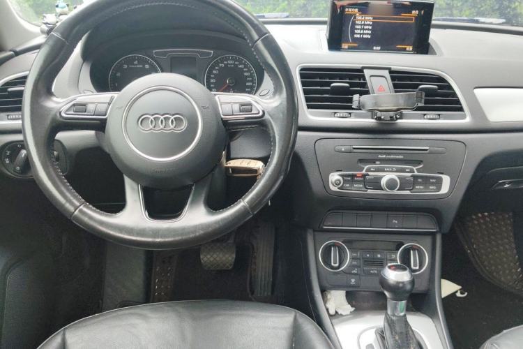 Used Audi Q3 2016 30 TFSI Fashion Model Steering Wheel