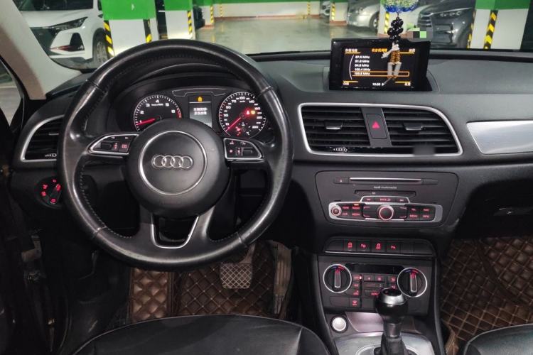 Used Audi Q3 2016 30 TFSI Fashion Model Steering Wheel