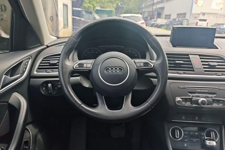 Used Audi Q3 2016 30 TFSI Fashion Model Steering Wheel