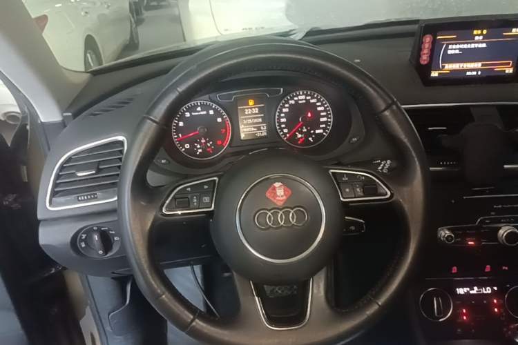 Used Audi Q3 2016 35 TFSI Fashion Model Steering Wheel