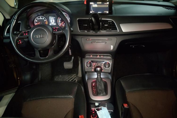Used Audi Q3 2016 30 TFSI Fashion Model Center Console