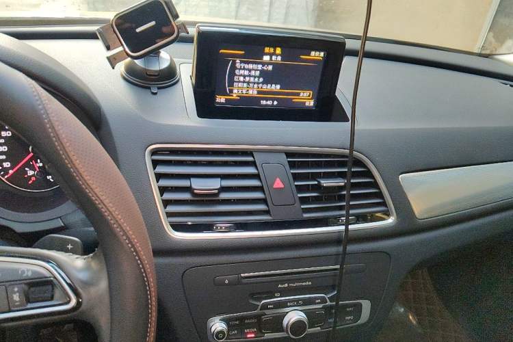 Used Audi Q3 2016 35 TFSI Style Edition Audio And AC Panel