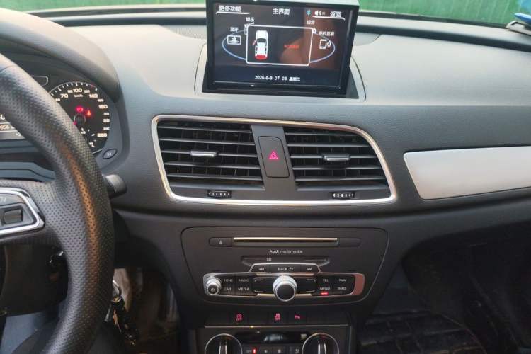 Used Audi Q3 2016 30 TFSI Fashion Model Audio And AC Panel