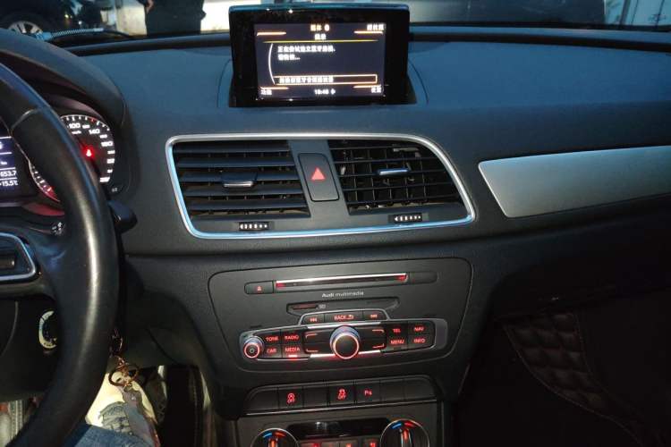 Used Audi Q3 2016 30 TFSI Fashion Model Audio And AC Panel