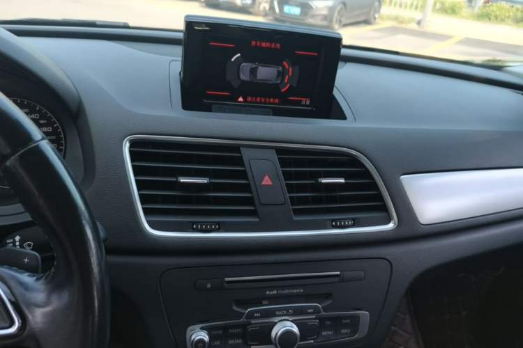Used Audi Q3 2016 35 TFSI Fashion Model Audio And AC Panel