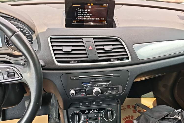 Used Audi Q3 2016 35 TFSI Style Edition Audio And AC Panel