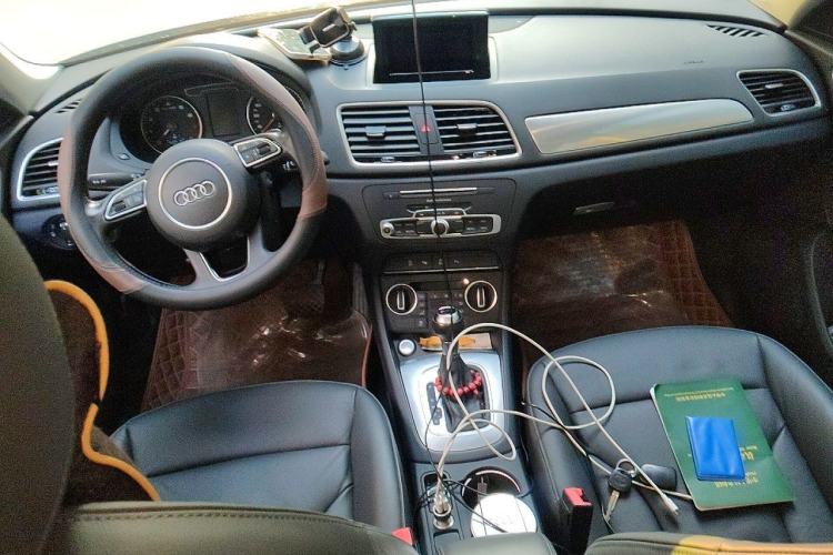 Used Audi Q3 2016 35 TFSI Style Edition Center Console