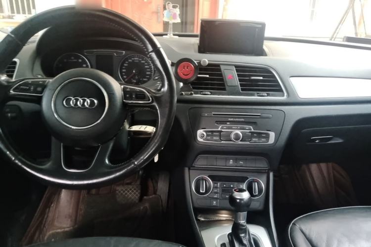 Used Audi Q3 2016 35 TFSI Fashion Model Center Console