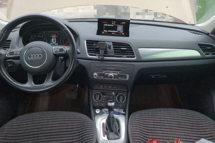 Used Audi Q3 2016 35 TFSI Style Edition Center Console